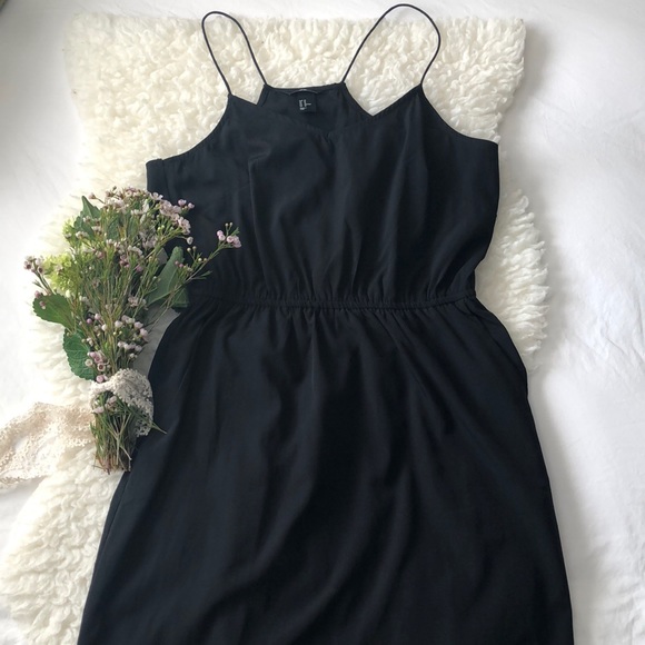 H&M Dresses & Skirts - Perfect little black dress